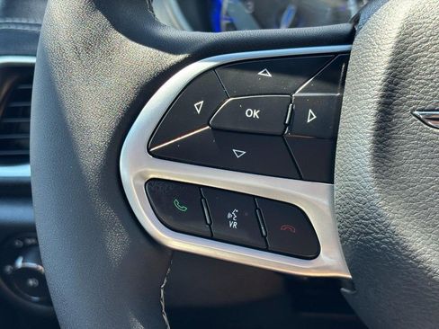 Used 2026 Chrysler Pacifica Limited FWD image 19