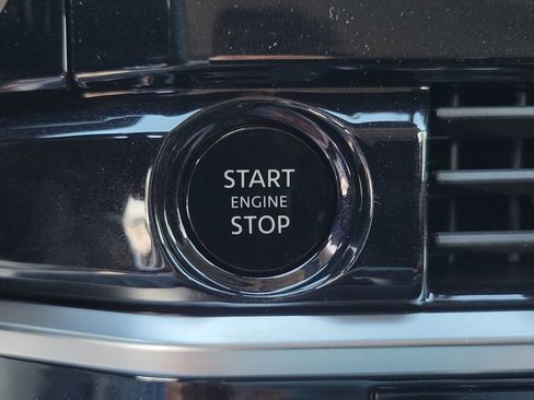 New 2025 Nissan Pathfinder SL image 16