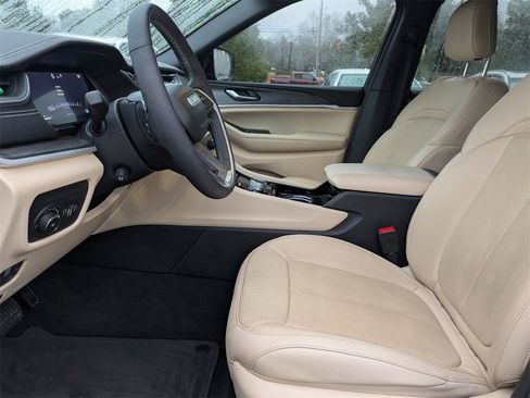 Used 2023 Jeep Grand Cherokee L Limited w/ Luxury Tech Group II image 22