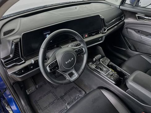 Used 2025 Kia Sportage EX FWD image 2