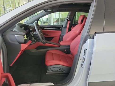 New 2026 Porsche Macan 4 Electric image 13