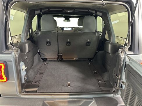 Used 2024 Jeep Wrangler Sahara image 8