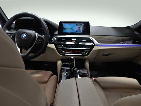 Used 2020 BMW 530i w/ Convenience Package RWD image 13