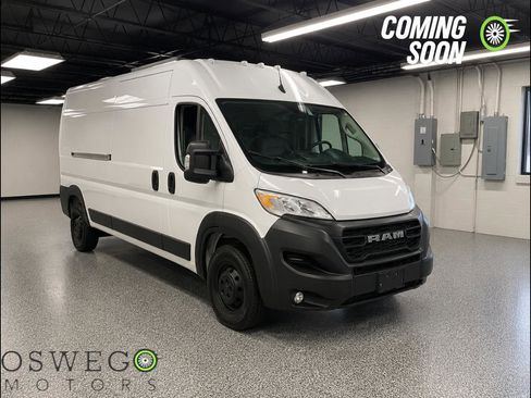 Used 2023 RAM ProMaster 2500 w/ Driver Convenience Group FWD image 1
