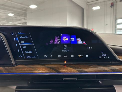 Used 2024 Cadillac Escalade Sport Platinum w/ LPO, ONYX Package AWD/4WD image 34