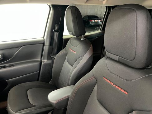 Used 2023 Jeep Renegade Trailhawk AWD/4WD image 17