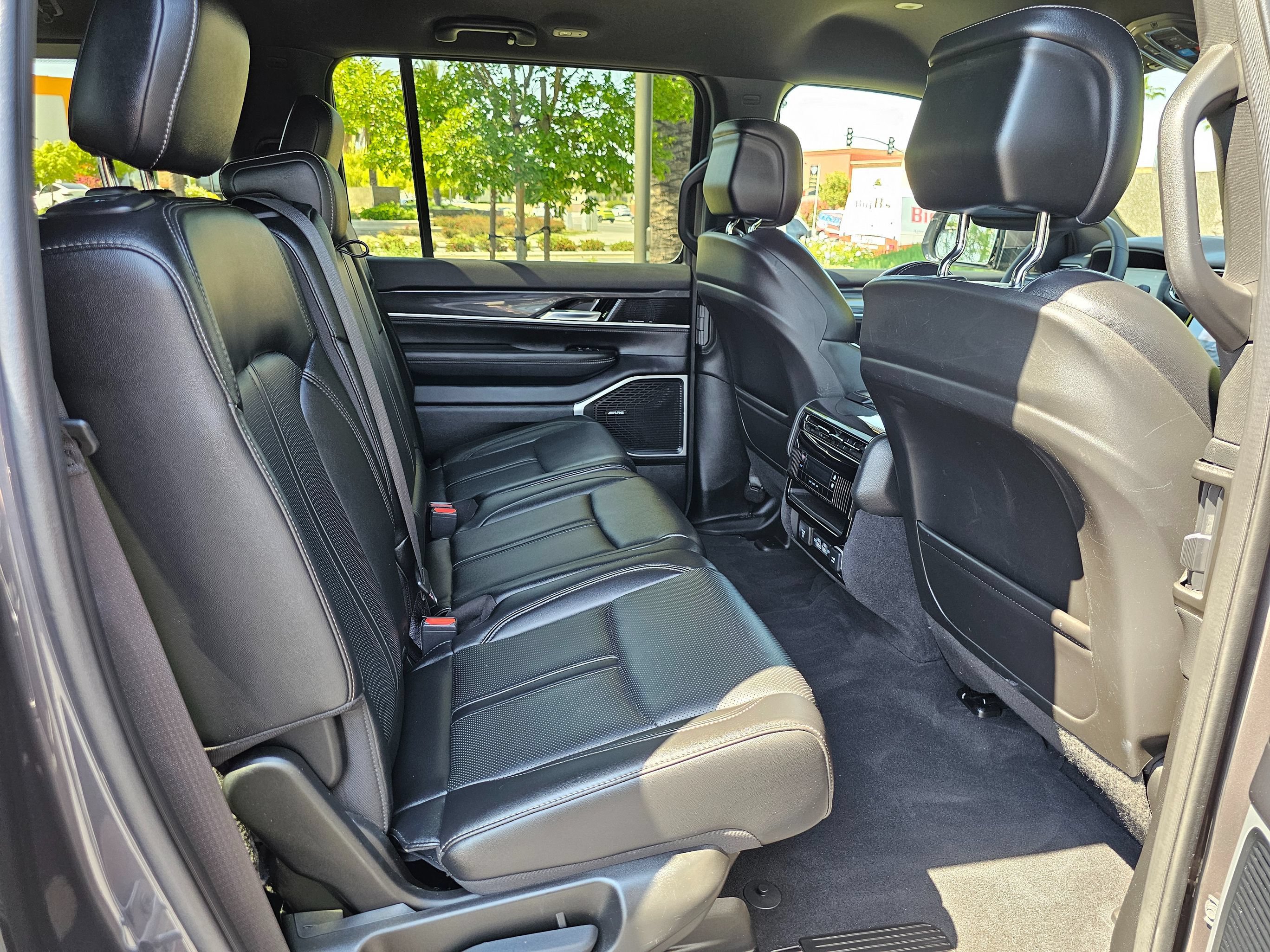 Used 2022 Jeep Wagoneer Series I AWD/4WD image 27