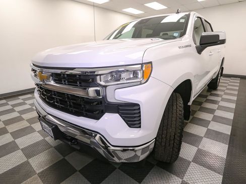 Used 2024 Chevrolet Silverado 1500 LT image 4