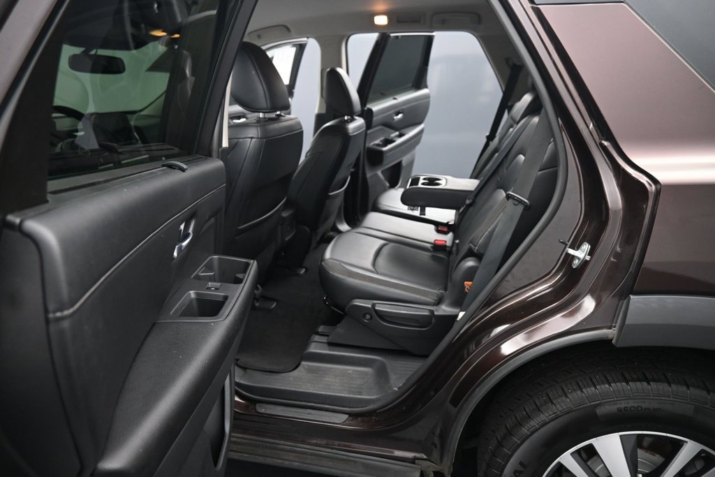 Used 2022 Nissan Pathfinder SL AWD/4WD image 16
