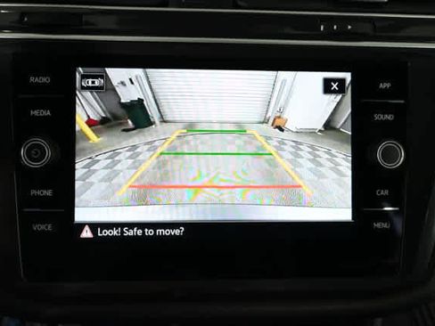 Used 2023 Volkswagen Tiguan SE R-Line image 6