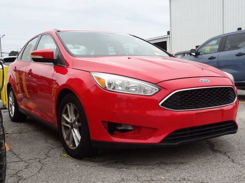 Used 2016 Ford Focus SE FWD image 1
