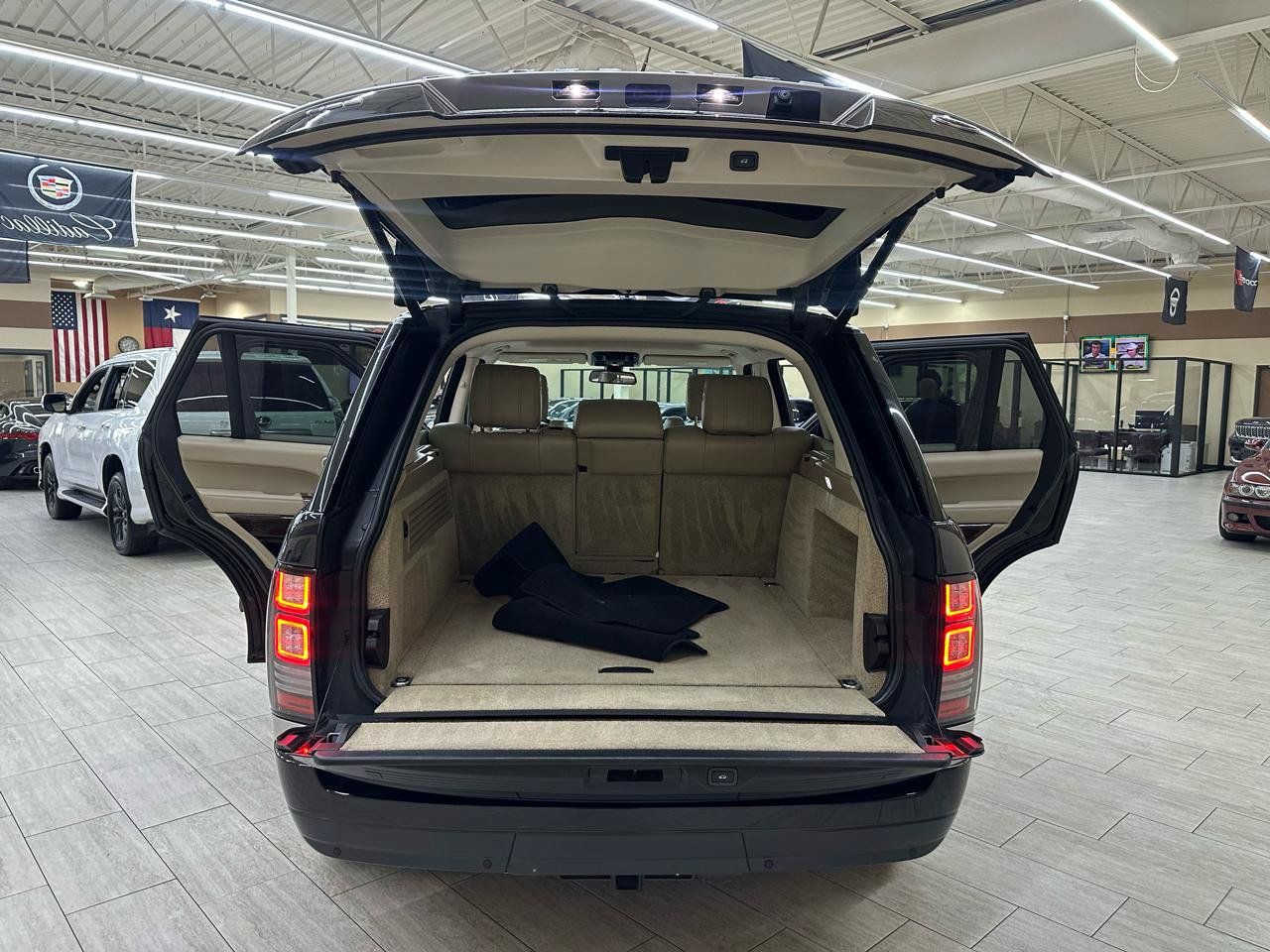 Used 2014 Land Rover Range Rover HSE AWD/4WD image 12