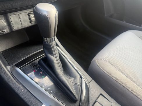 Used 2016 Toyota Corolla LE FWD image 13