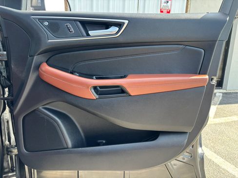 Used 2019 Ford Edge Titanium w/ Equipment Group 301A AWD/4WD image 53