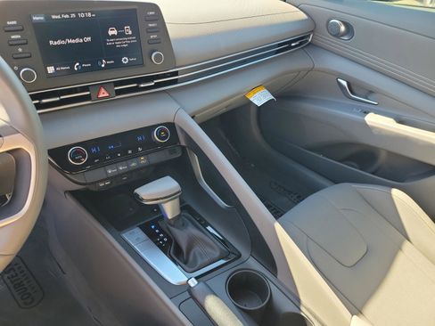 Used 2025 Hyundai Elantra Sport image 31