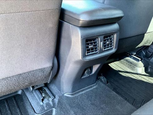 Used 2022 Toyota RAV4 LE FWD image 31