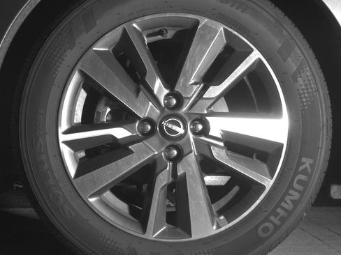 Used 2025 Nissan Versa SV FWD image 12