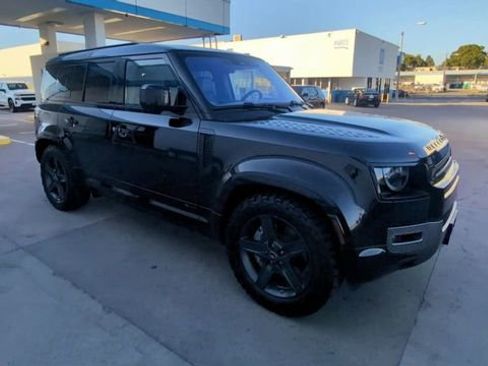 Used 2021 Land Rover Defender 110 X-Dynamic SE AWD/4WD image 2