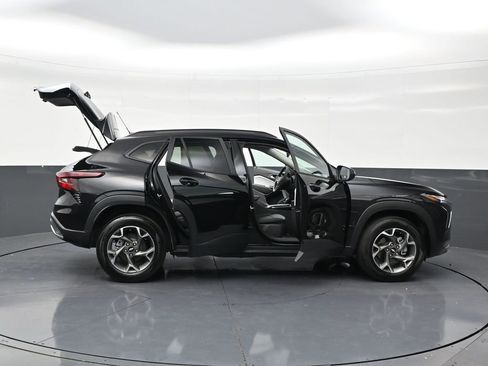 Used 2026 Chevrolet Trax LT FWD image 30