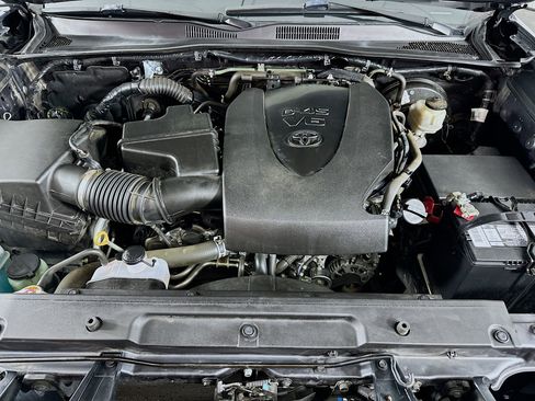 Used 2020 Toyota Tacoma SR5 image 31