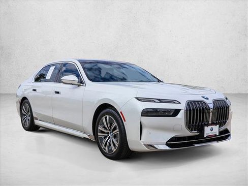Certified 2024 BMW i7 eDrive50 RWD image 3