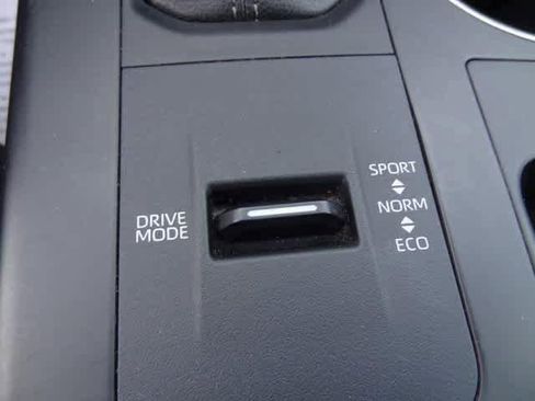 Used 2023 Toyota Highlander LE image 12