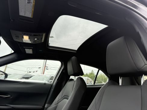 Used 2024 Lexus UX 250h FWD image 14