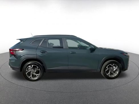 Used 2025 Chevrolet Trax LT w/ LT Convenience Package image 16