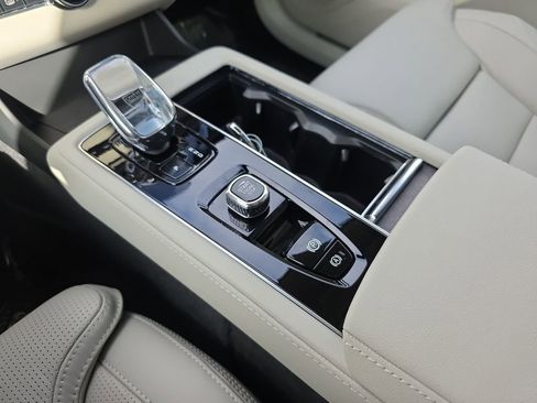 New 2026 Volvo XC90 T8 Ultra w/ Protection Package Premier image 35