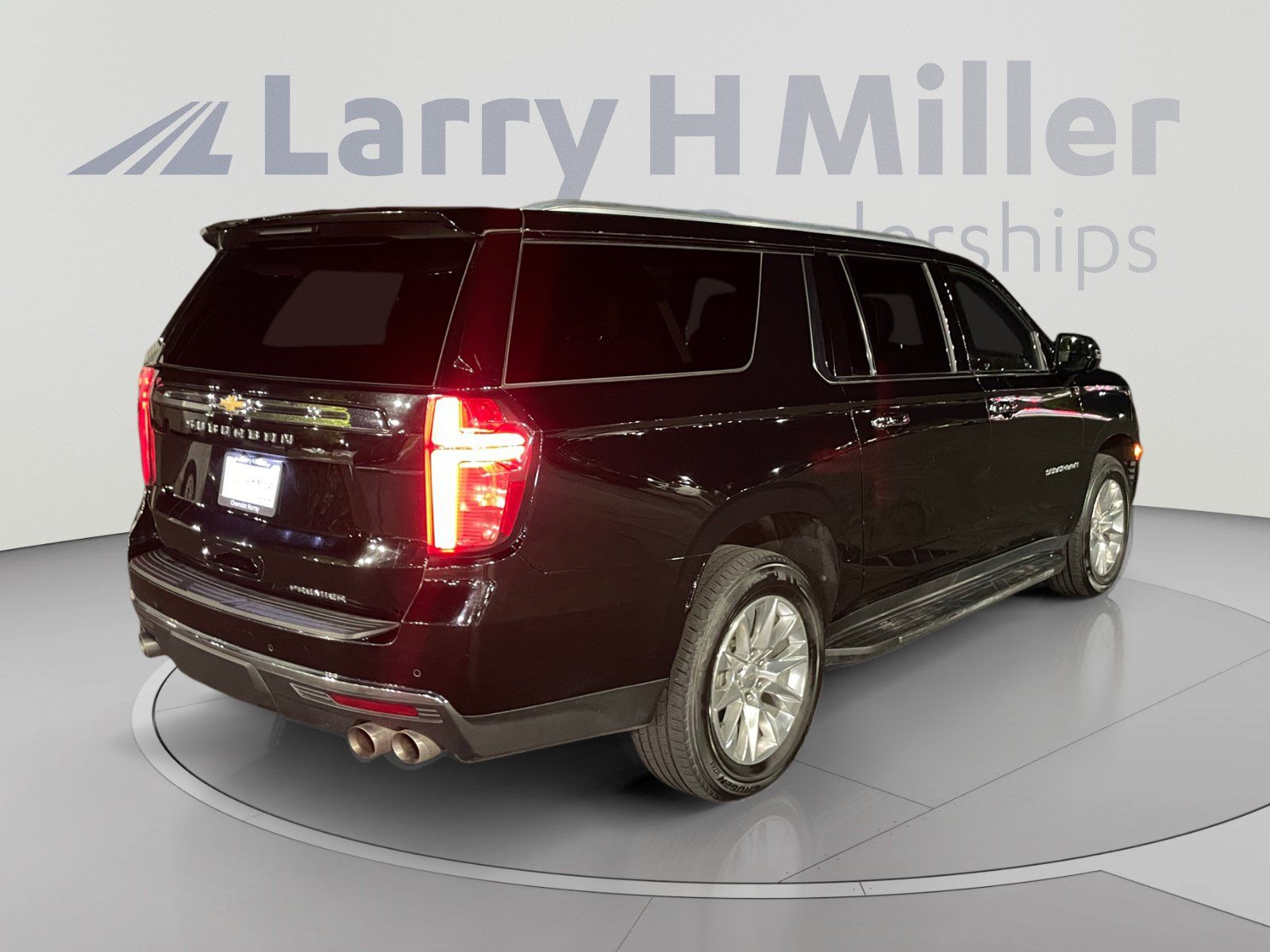 Used 2023 Chevrolet Suburban Premier AWD/4WD image 5