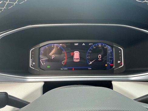 New 2025 Volkswagen Taos SEL image 22