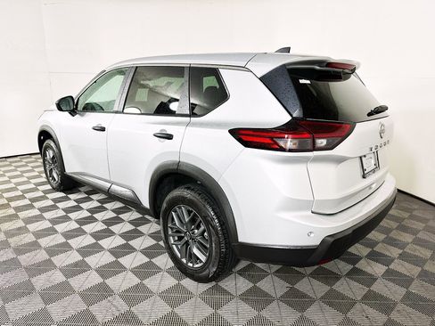 Used 2024 Nissan Rogue S image 5