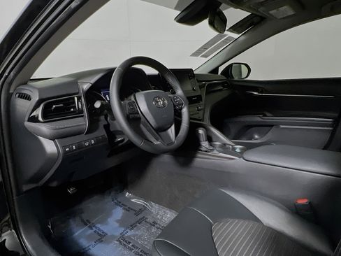 Used 2021 Toyota Camry SE w/ Convenience Package FWD image 30