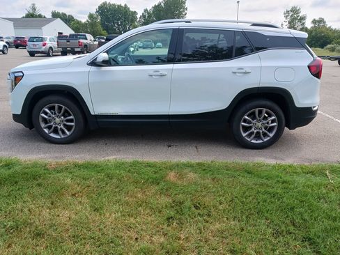 Used 2024 GMC Terrain SLT AWD/4WD image 7