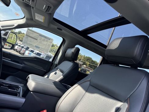 New 2026 Ford F250 Lariat w/ Black Appearance Package image 33