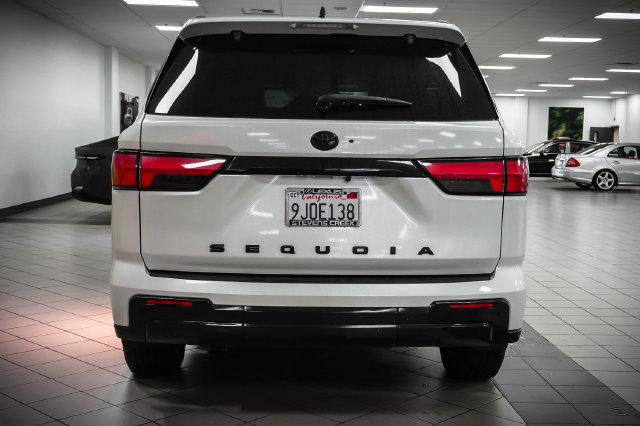 Used 2024 Toyota Sequoia Platinum AWD/4WD image 7