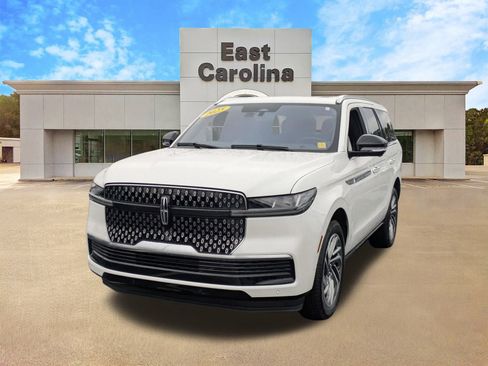 Used 2025 Lincoln Navigator Reserve image 7