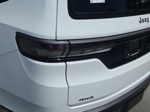 New 2026 Jeep Grand Wagoneer L Limited AWD/4WD image 29
