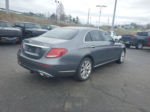 Used 2018 Mercedes-Benz E 300 4MATIC image 4