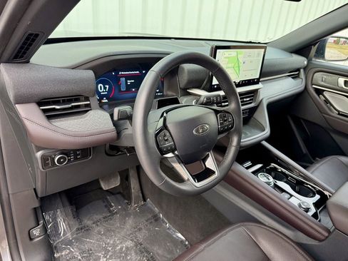 Certified 2025 Ford Explorer Platinum w/ LUX Leather Package AWD/4WD image 10