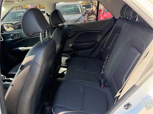 Used 2024 Hyundai Venue Limited image 8