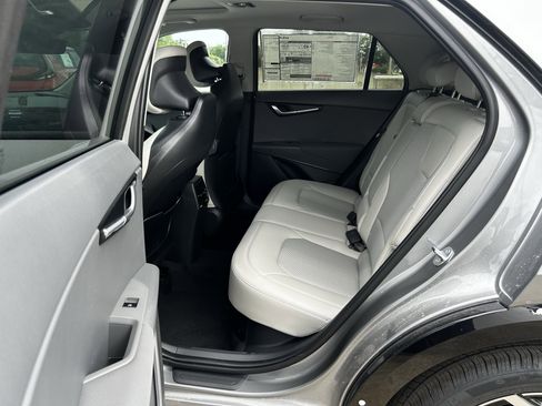 New 2025 Kia Niro EX Touring image 14