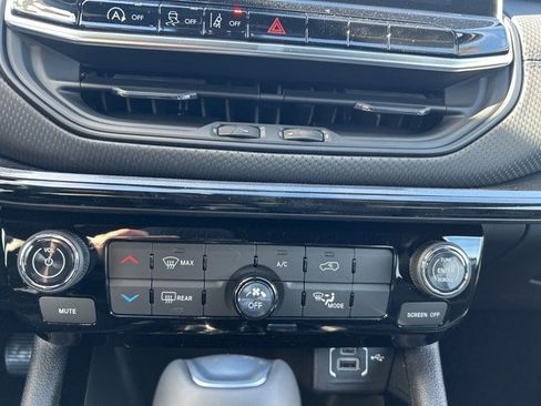 New 2026 Jeep Compass Latitude AWD/4WD image 25