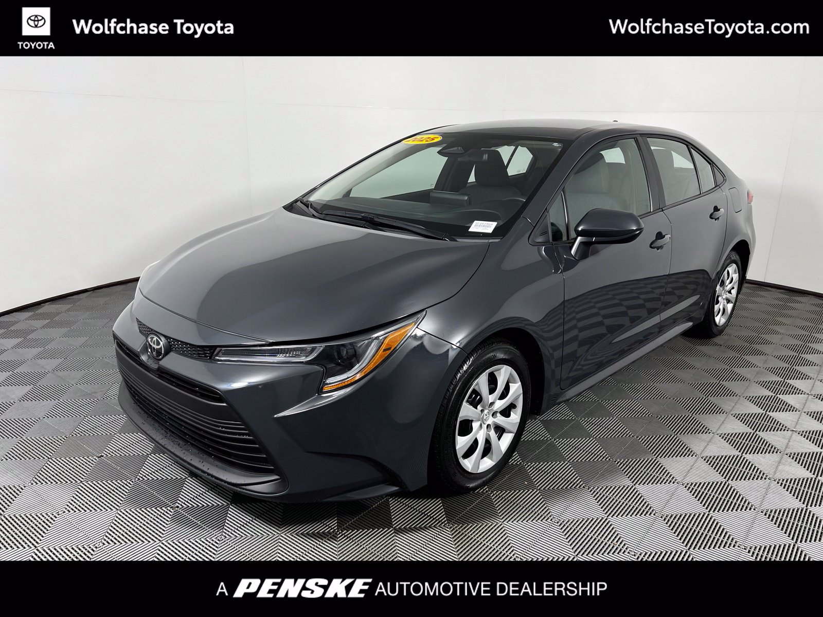 Used 2025 Toyota Corolla LE FWD image 1