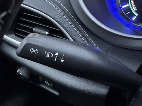 Used 2024 Chrysler Pacifica Select image 29