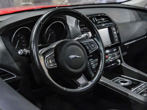 Used 2017 Jaguar F-PACE Premium image 13