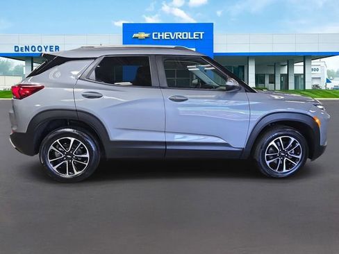 Used 2025 Chevrolet TrailBlazer LT AWD/4WD image 6