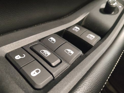 Used 2023 Jeep Grand Cherokee Laredo AWD/4WD image 27