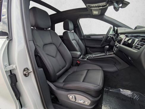Certified 2025 Porsche Macan AWD/4WD image 25
