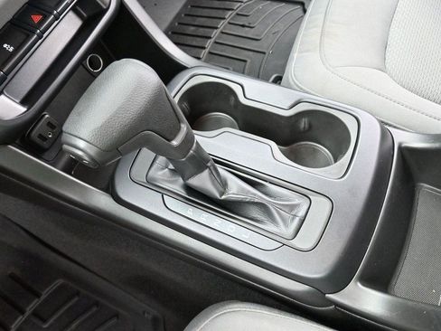 Used 2019 Chevrolet Colorado W/T RWD image 21